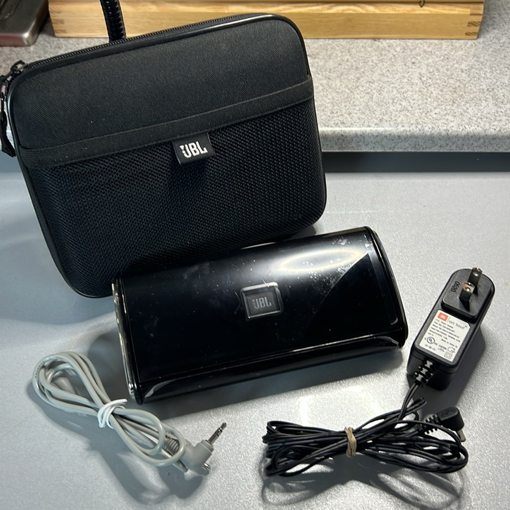JBL On Tour 6W Wired Mini Speaker + Accessories. NWOB